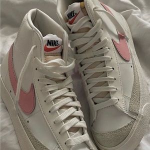Pink Nike Blazer Mid ‘77